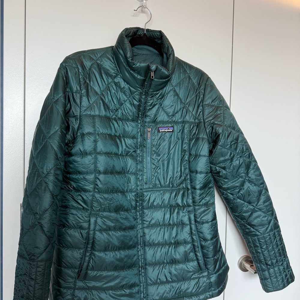 Patagonia Green Puffer Jacket with Quilted Design
